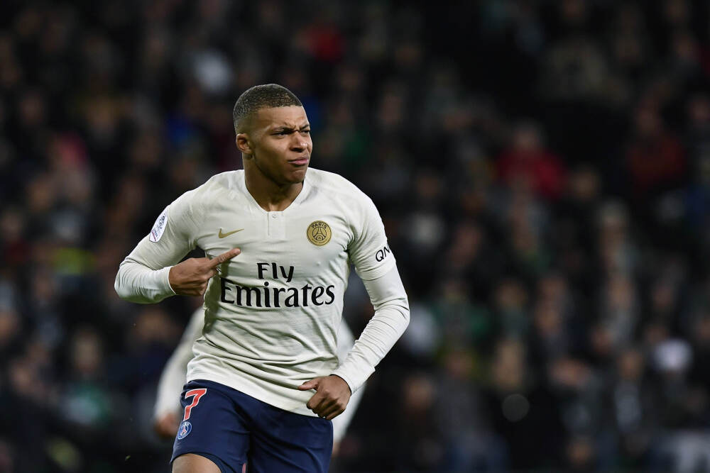 英伟达股价跌破200美元 市值一夜蒸发1.4万亿元